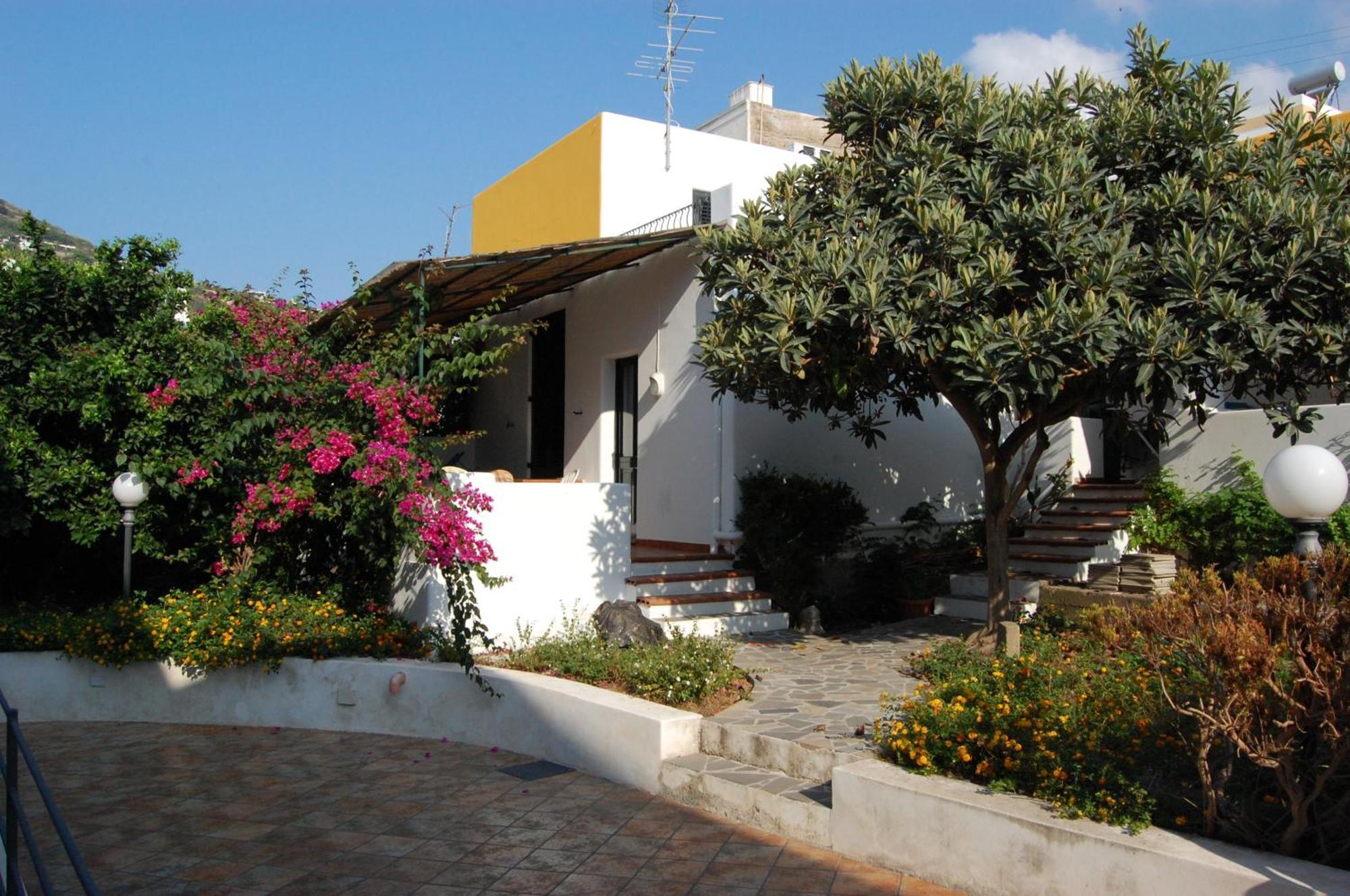 Residence Hotel Baia Portinenti Lipari  Buitenkant foto