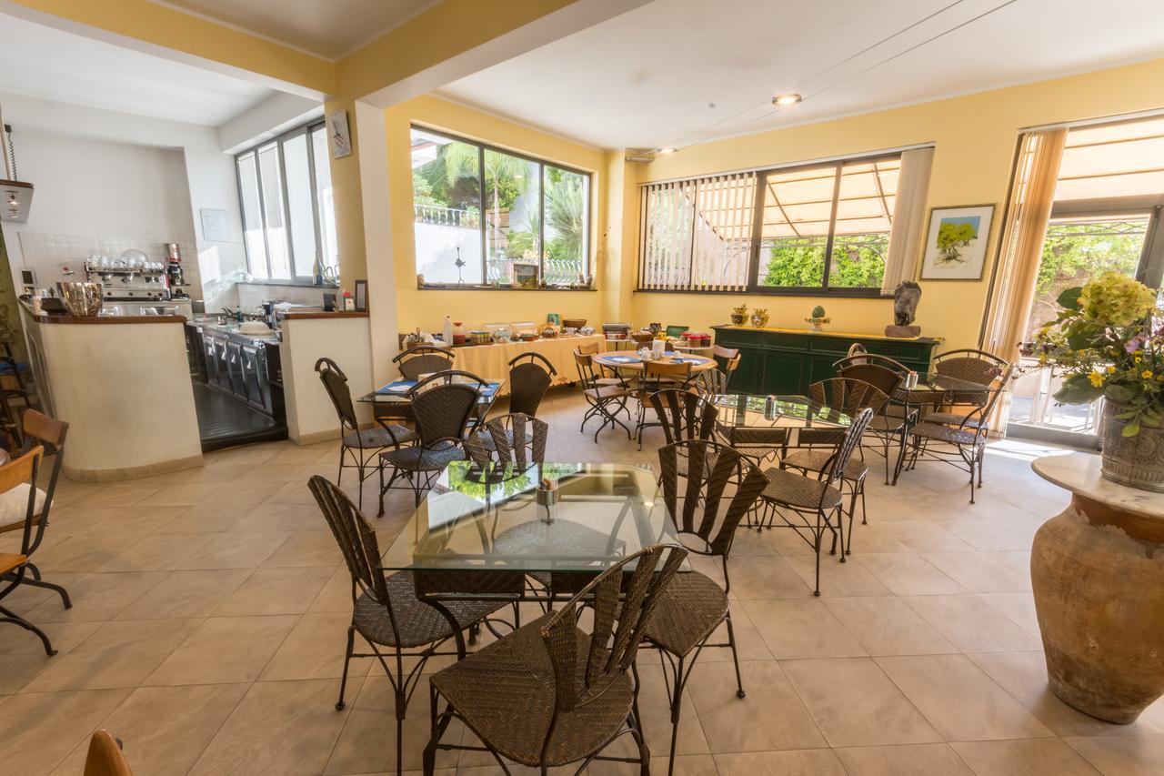Residence Hotel Baia Portinenti Lipari  Buitenkant foto