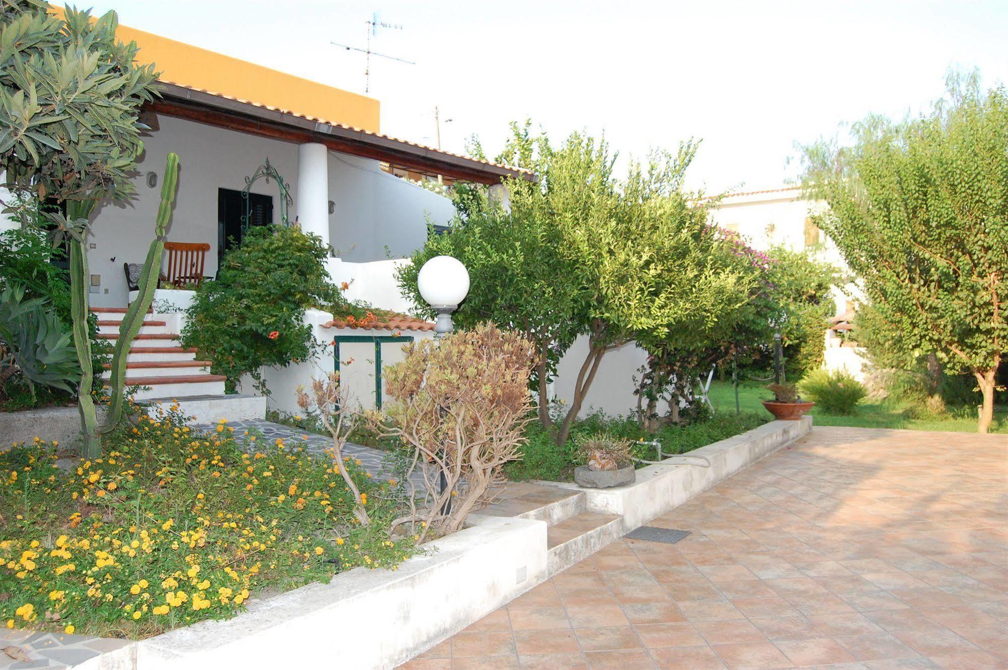 Residence Hotel Baia Portinenti Lipari  Buitenkant foto