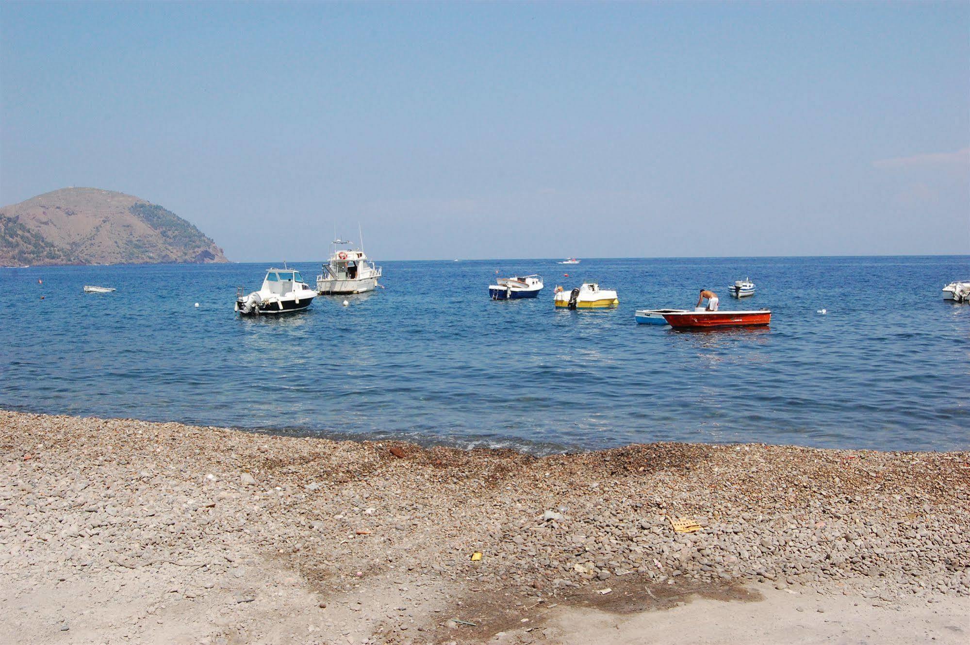 Residence Hotel Baia Portinenti Lipari  Buitenkant foto