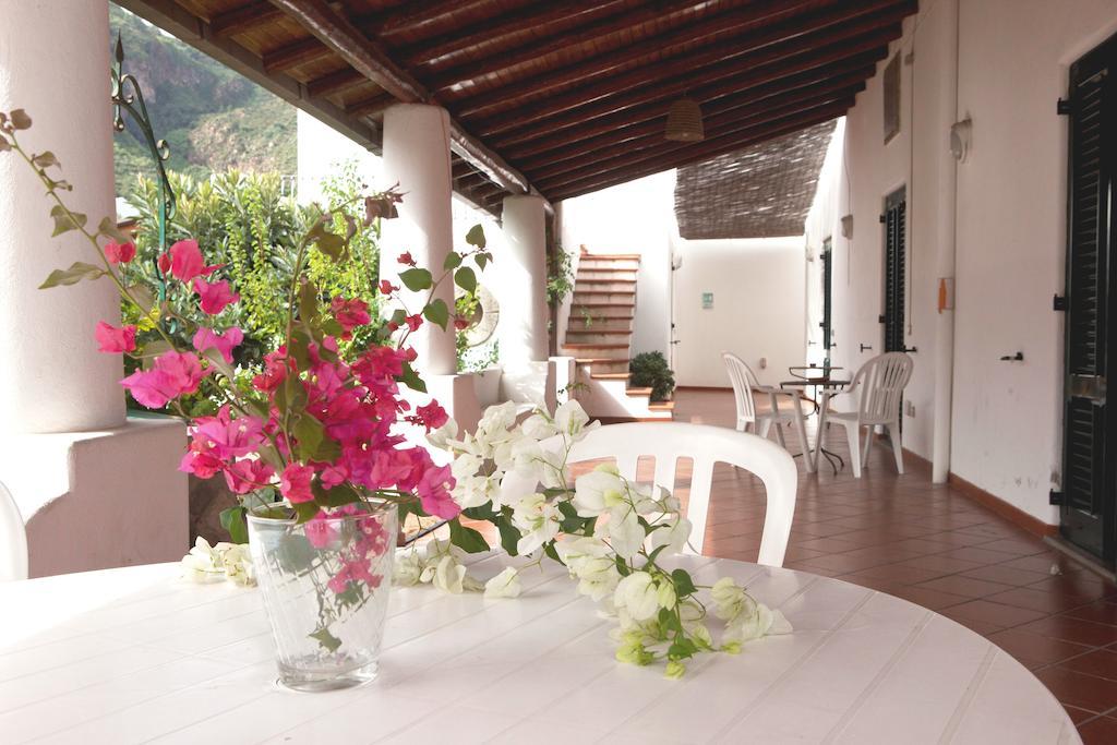 Residence Hotel Baia Portinenti Lipari  Buitenkant foto